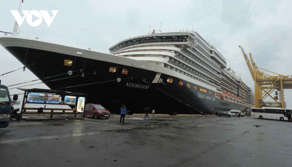 Cruise ship brings over 2,000 foreign tourists to Da Nang on New Year's Day